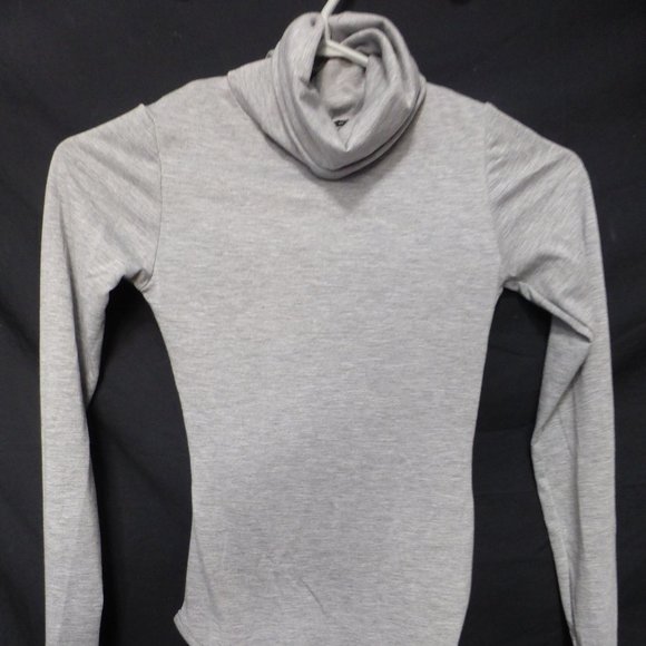 PRETTY LITTLE THING, size 4, grey turtleneck, BNWT - Picture 1 of 6